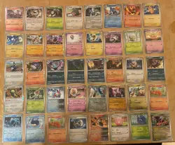 Pokemon Sammlung 100 Holo Karten NM + 500 Base + Box + Wurfel + Munze + Energie - Image 3
