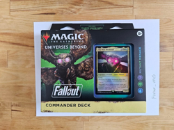 Magic: The Gathering Universes Beyond - Fallout Commander Deck - Mutant Menace 195166228532 - Image 1