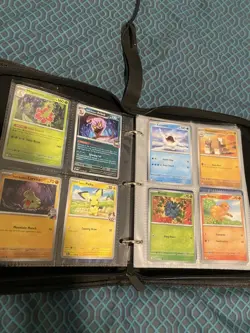 1990 Pokemon Card Binder Energy Themed W Few Cards 4 Card Page Holds 200+ Cards 74427852474 - Image 4
