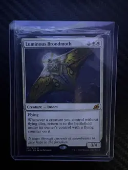 MTG- Luminous Broodmoth- Ikoria: Lairs Of Behemoths- NM - Image 1