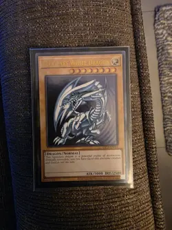 Yu-Gi-Oh OTS Tournament Pack 28 Op28-en001 Blue-Eyes White Dragon Ultimate Rare - Image 1