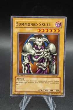 Summoned Skull SYE-005 Common 1st Edition YuGiOh TCG Light Play Condition LP ++ - Image 1