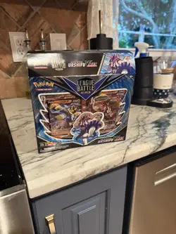 Pokemon TCG: League Urshifu VMAX Battle Deck - Rapid Strike - Image 1