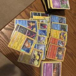Pokemon TCG Lot - Huge mix of commons, rares and foils - Image 1