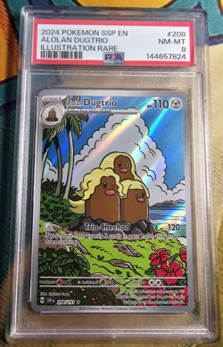 2024 POKEMON SSP EN-SURGING SPARKS ILLUSTRATION RARE #208 ALOLAN DUGTRIO PSA 8 - Image 1