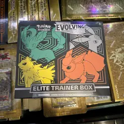 Pokemon TCG: Sword & Shield-Evolving Skies Elite Trainer Box (Jolteon, Flareon, 820650808944 - Image 1