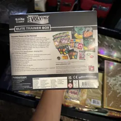 Pokemon TCG: Sword & Shield-Evolving Skies Elite Trainer Box (Jolteon, Flareon, 820650808944 - Image 2