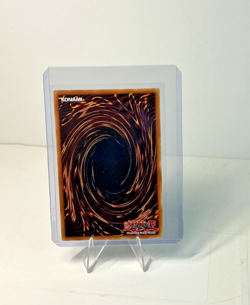 Dark Magician [1st Edition] YGLD-ENB02 YuGiOh Yugi's Legendary Decks - Image 2