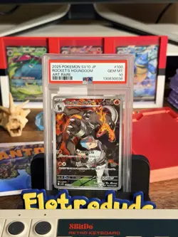 2025 POKEMON JPN SV10-GLORY OF TEAM ROCKET #100 TEAM ROCKET'S HOUNDOOM PSA 10 - Image 1