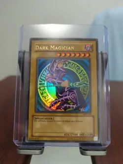 Dark Magician SDY-006 Holo Card 2002 Unlimited Edition + assorted yu-gi-oh cards - Image 1