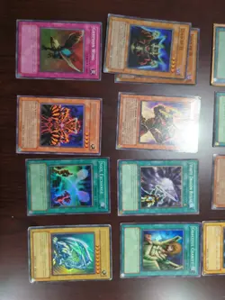 Dark Magician SDY-006 Holo Card 2002 Unlimited Edition + assorted yu-gi-oh cards - Image 4