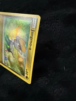 Jangmo-o Holo 2017 Pokemon Toys R Us (75/111) NM/MINT Promo Card - Image 3