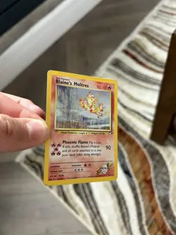 Blaine's Moltres 1/132 Gym Heroes Pokemon Holo Rare - Image 2
