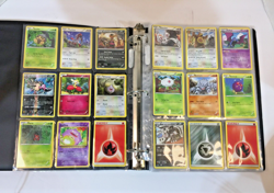 Vntg Pokemon Trading Card Game Ultra Pro Binder 25 Pages 127 Cards Base & Holos! - Image 3