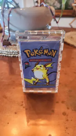 Wizards of the Coast Pokemon TCG Base Set 2 Pack Raichu 21g With Hard Case! - Image 4