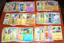 LOT of (1000) 2020-2023 POKEMON CARDS INCLUDES (49) HOLOS & (130) REVERSE HOLOS! - Image 1