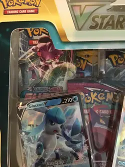 Pokemon Glaceon VStar Special Collection Box, Evolving Skies, Strike wave - Image 2