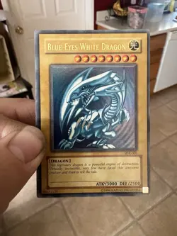 Yu-Gi-Oh Blue-Eyes White Dragon SDK-001 Ultra Rare Light Play Condition - Image 1