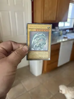 Yu-Gi-Oh Blue-Eyes White Dragon SDK-001 Ultra Rare Light Play Condition - Image 4