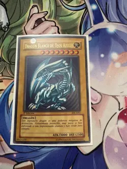 BLUE-EYES WHITE DRAGON SDK-001 BIK-S001 1ST SPANISH MODERATE PLAY YUGIOH - Image 1