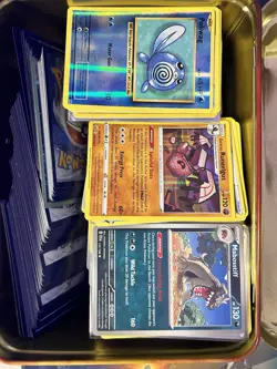 Lot Of 600ct Pokemon Bulk Trading Cards in Collectable Tin - Image 3