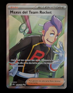 Carta Pokemon MAXUS DEL TEAM ROCKET 226/182 Rivali Predestinati Full Art ITA NM - Image 1