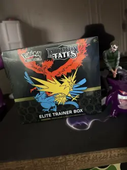 Pokemon TCG Hidden Fates Elite Trainer Box Sealed 820650824739 - Image 1