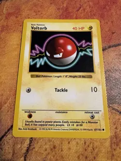Shadowless Voltorb Base Set 67/102 | WOTC Vintage Pokemon Card - Image 1