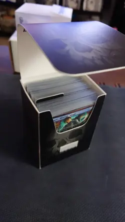 Magic The Gathering Mythic/Planeswalkers/Foil Common And Uncommon Deck Box - Image 1