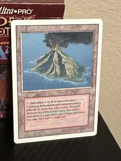 Volcanic Island Revised Edition Regular Rare Land Wizards of the Coast - Image 1