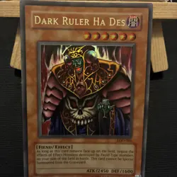 YUGIOH - DARK RULER HA DES - LOD-001 - ULTRA RARE - NM - LEGACY OF DARKNESS 1996 - Image 2