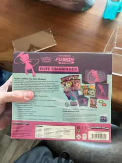 Pokemon TCG: Sword & Shield Fusion Strike Elite Trainer Box W/ Acryllic Case 820650809330 - Image 4