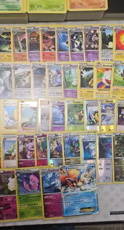 Midvintage pokemon card lot MP/DMG c,un, Rares, Holos 500+ - Image 4