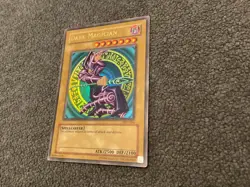 Yu-Gi-Oh Dark Magician SDY-006 - Image 1