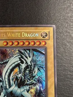Blue Eyes White Dragon FL1-EN001 Secret Rare Yu-Gi-Oh Card Near Mint NM - Image 3
