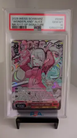 2025 WEISS SCHWARZ GODDESS OF VICTORY: NIKKE SP SIG "WONDERLAND" ALICE PSA 10 - Image 3