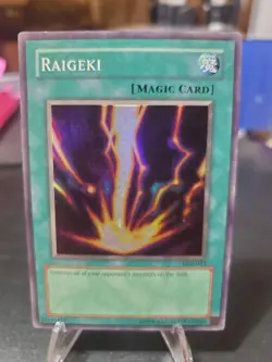 Raigeki LOB-053 the Legend of Blue Eyes White Dragon Unlimited Edition Yugioh - Image 2