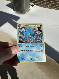 Pokemon 2010 HeartGold & SoulSilver Trainer Kit Gyarados #30/30 LP/MP Holo Bleed - Image 2