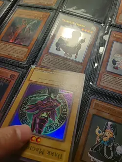 2002 Yugioh Dark Magician LOB-005 Unlimited LP WAVY PRINT - Image 4