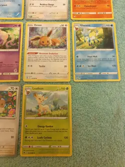 EEVEE EVOLUTIONARY BUNDLE OF POKEMON CARDS #2. - Image 5