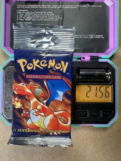 21.56 g Heavy Charizard Pokemon WOTC Base Set Unlimited Booster Pack 1999 - Image 1