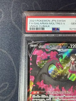 Pokemon Card PSA 10 Galarian MOLTRES V Full Art 242 CSR VMAX Climax S8b Japan - Image 3