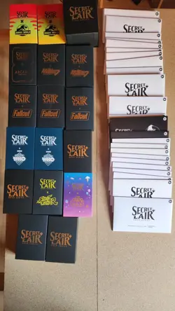LOT SECRET LAIR MAGIC MTG 269 CARTES FOIL ET NON FOIL PONIES, FALLOUT, JURASSIC - Image 1
