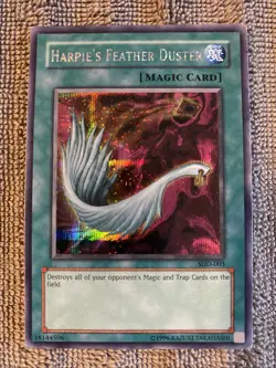 Yugioh Harpie's Feather Duster SDD-003 Secret Rare Unlimited Ed. MP-LP - Image 1