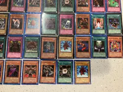YU-GI-OH 2003 DARK CRISIS (LOT OF 64 UNLIMITED CARDS) 1 UR, 1ScR, 1 SR, 3 R - Image 3