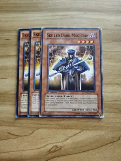 Yu-Gi-Oh! - Skilled Dark Magician 3X - Complete Playset - Image 1