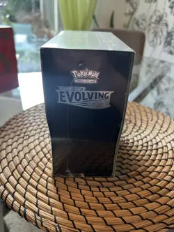 Pokemon TCG Evolving Skies Elite Trainer Box ETB - Brand New and Sealed - Image 3