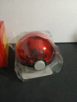 1999 Pokemon Pikachu 23k Gold Plated Trading Card & Pokeball Burger King Sealed - Image 2