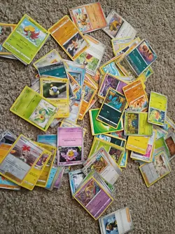 MYSTERY ASSORTMENT OF POKEMON CARDS: 1 SLEVED HOLO INCLUDED!! KONRADE KARDS - Image 1