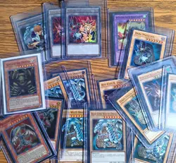 Yu Gi OH Card Lot 18 Cards. Blue eyes, Red eyes, Dark magician. - Image 1